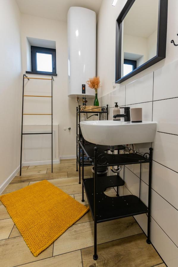 Sunny Apartment With Free Parking สโวเลิน ภายนอก รูปภาพ