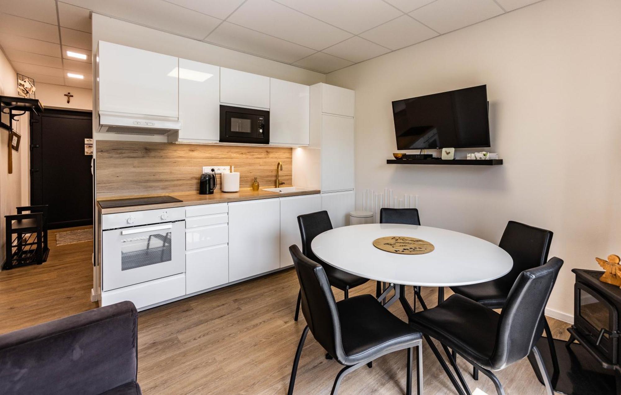 Sunny Apartment With Free Parking สโวเลิน ภายนอก รูปภาพ