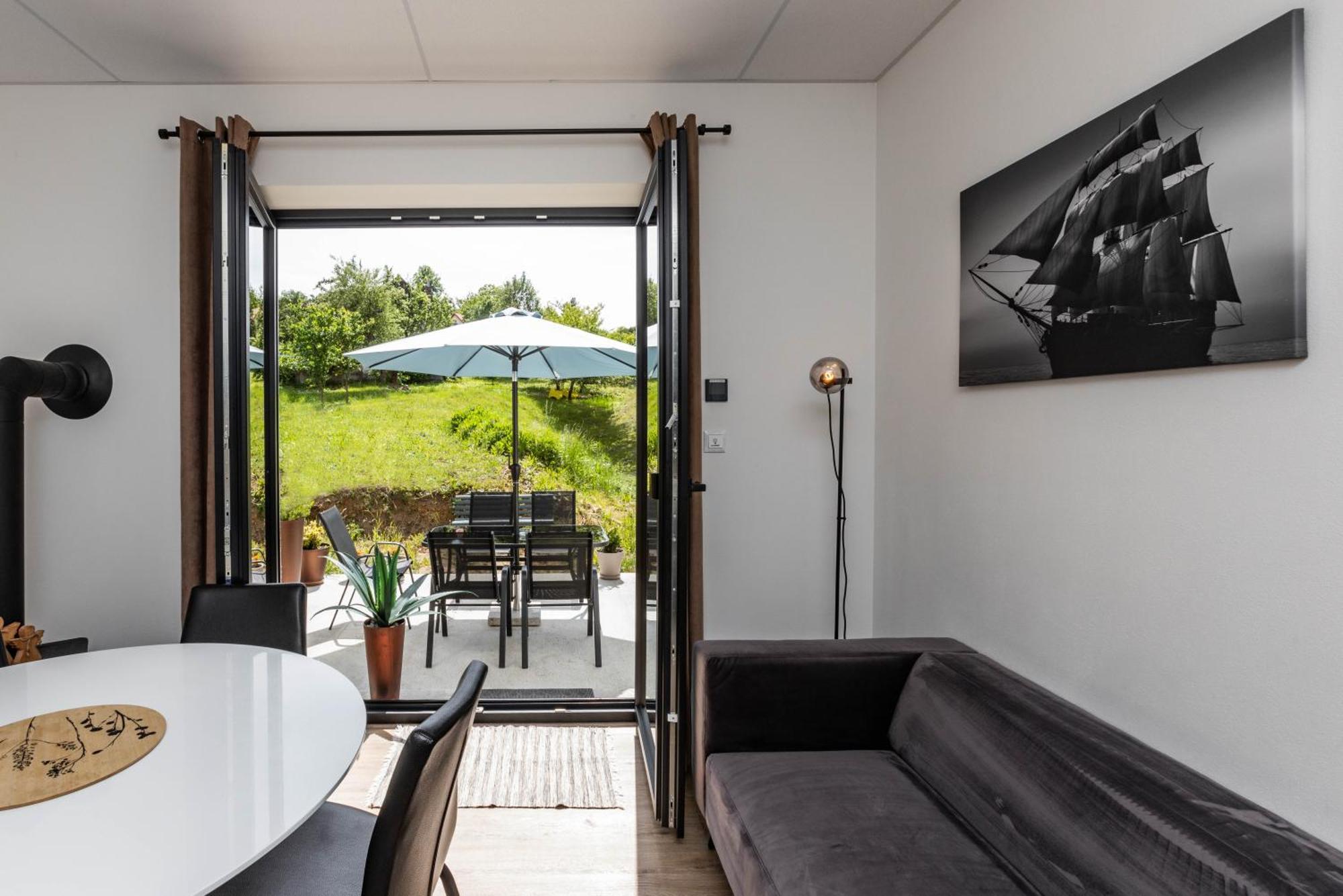 Sunny Apartment With Free Parking สโวเลิน ภายนอก รูปภาพ